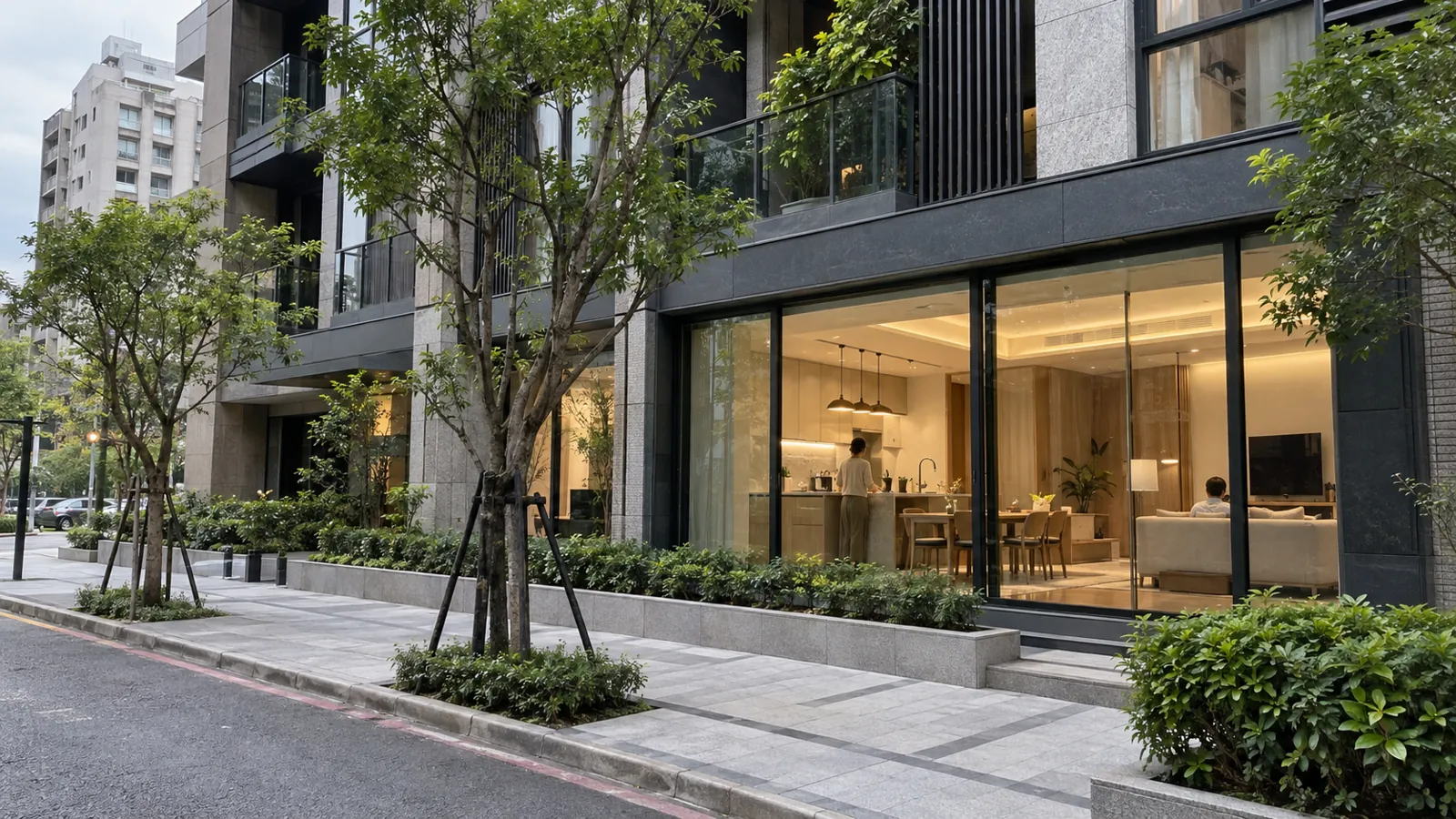 大面落地窗透出開放式餐廚,展現精緻自住的生活日常