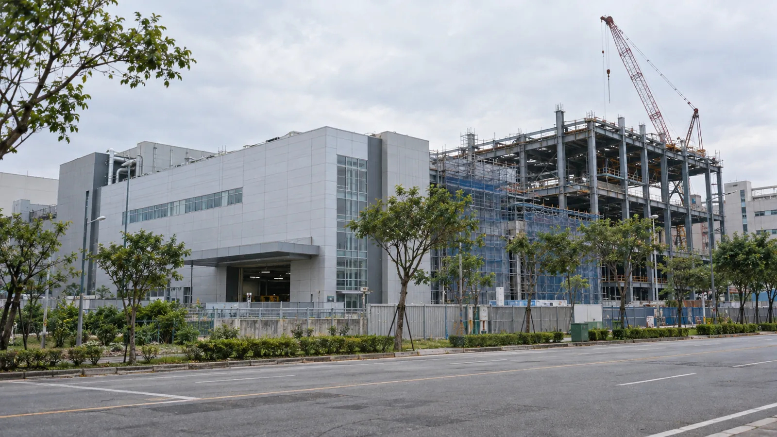 大型科技廠房正加緊擴建,為區域注入扎實的產業動能。